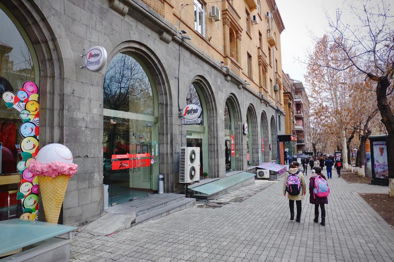 Abovyan 36 Apt & Tour Erivan Dış mekan fotoğraf